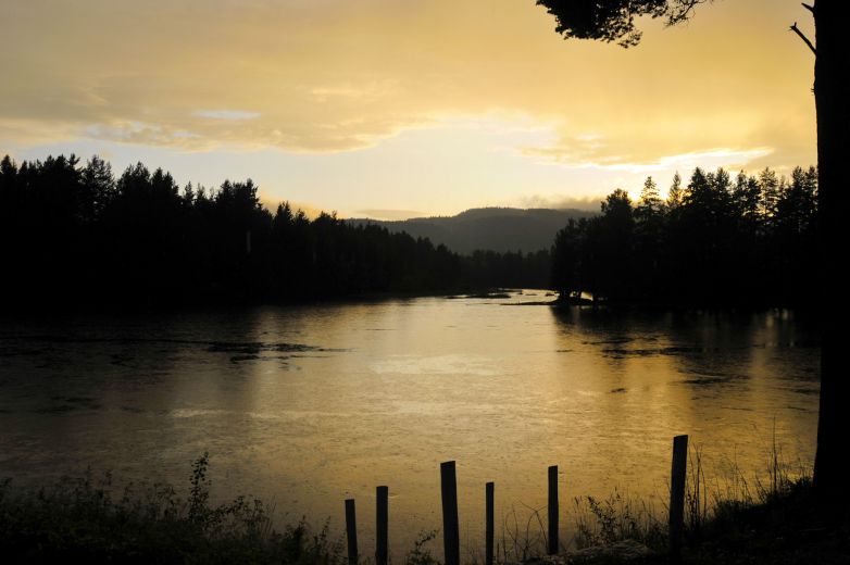 Sunset in the rain - Lågen-river