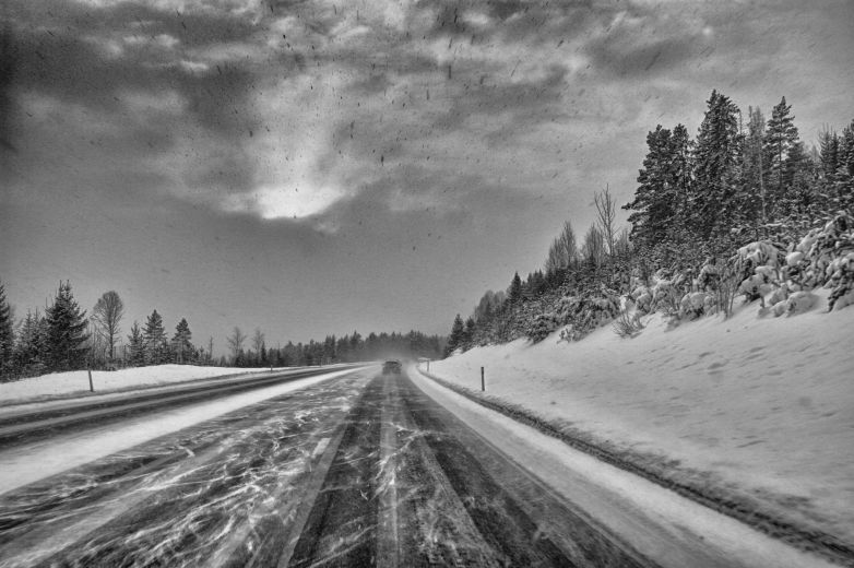 Darbu - road winter scenery
